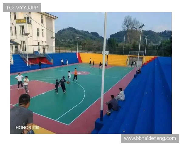 内耗如赛场看台前排起身挡视线坐着也能赢比赛篮球跑道与团队配合智慧 内耗如赛场看台前排起身挡视线坐着也能赢比赛篮球跑道与团队配合智慧